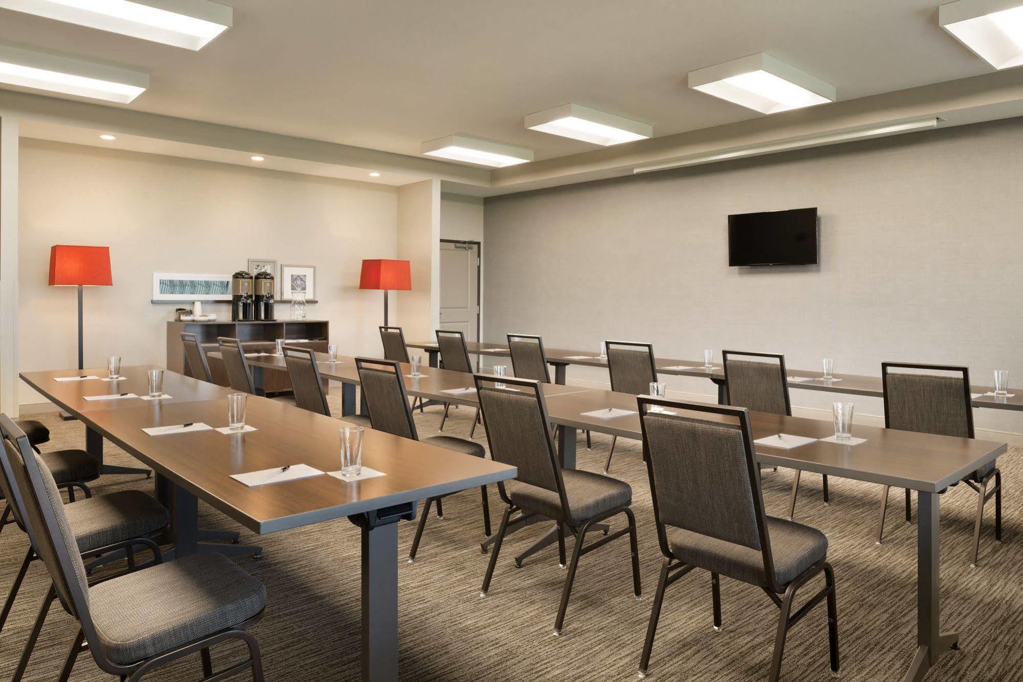 Country Inn & Suites By Radisson, Indianola, Ia Экстерьер фото